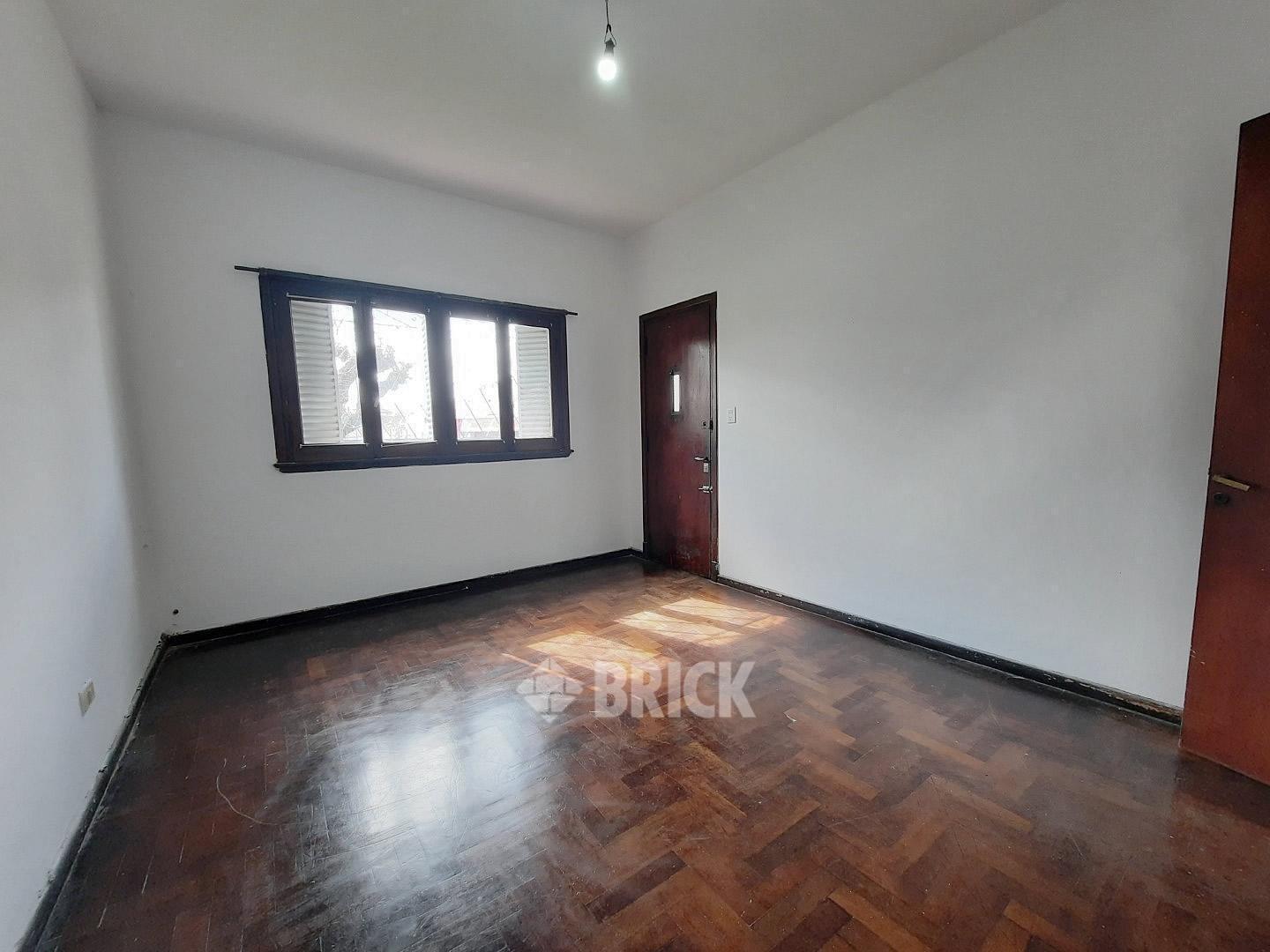 CASA EN ZAPIOLA AL 800 - 346 M2 ESPECT JARDIN PATIO PARRILLA QUINCHO