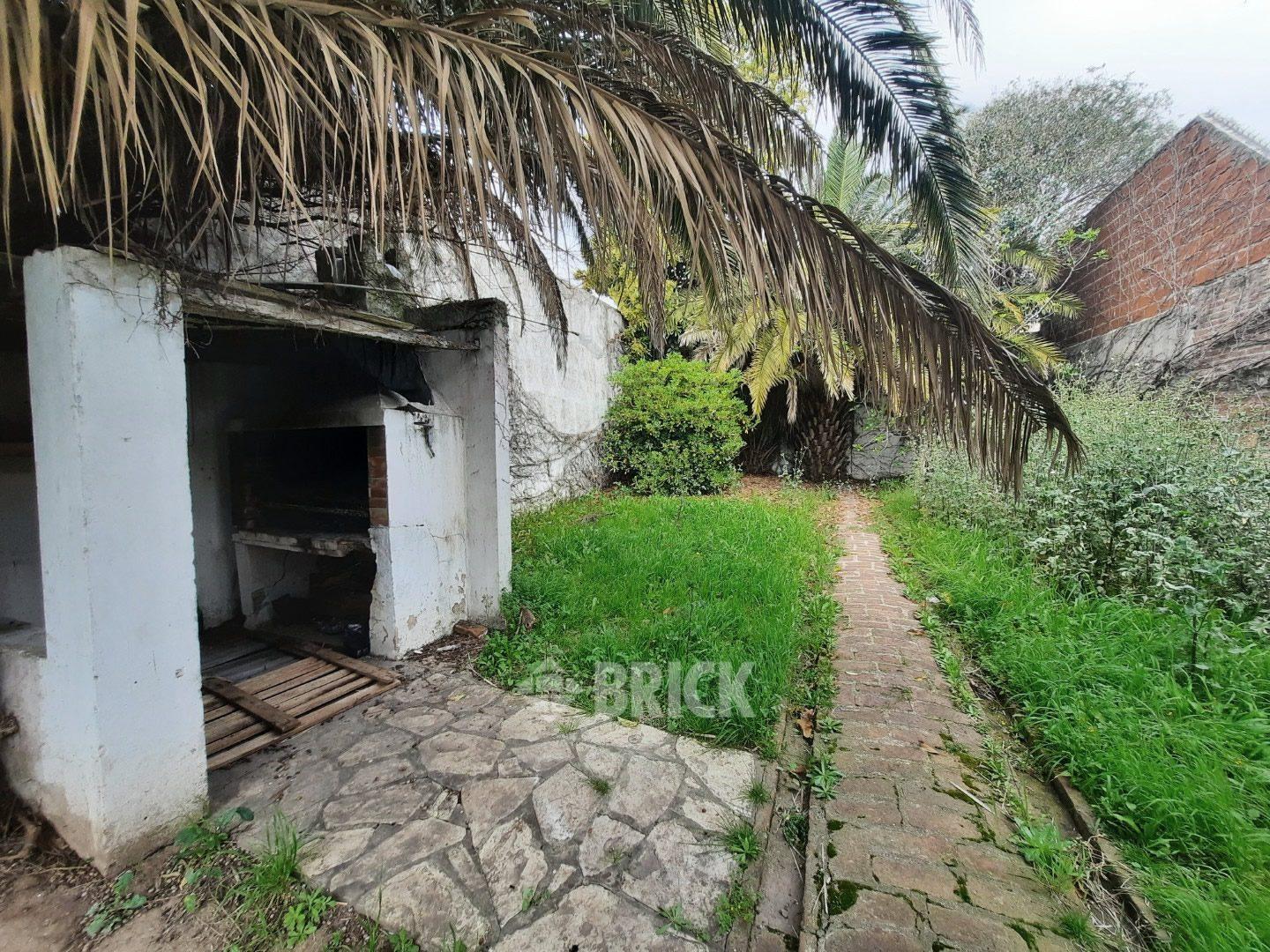 CASA EN ZAPIOLA AL 800 - 346 M2 ESPECT JARDIN PATIO PARRILLA QUINCHO