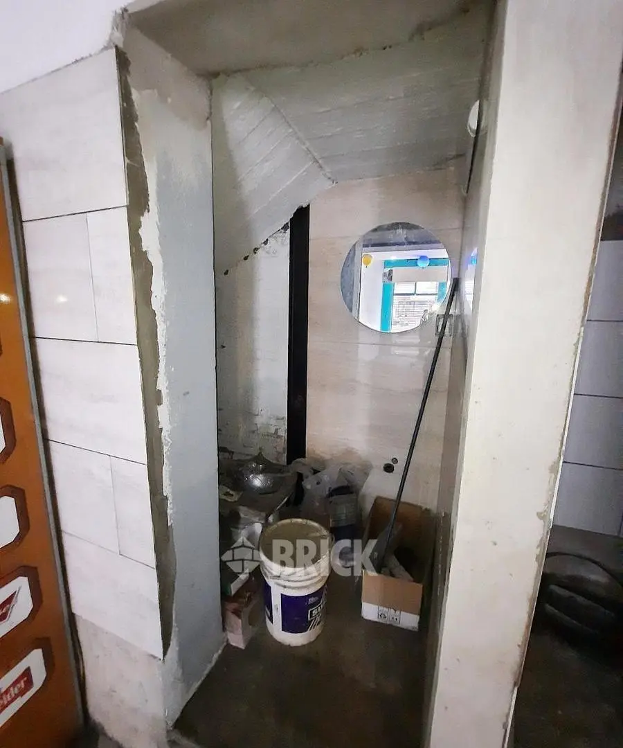 (EN BLOCK) LOCAL EN ESQUINA 2 PH DE 661 M2 TOTALES DE EXISTENCIA EN AV. HIPOLITO YRIGOYEN AL 6600 4