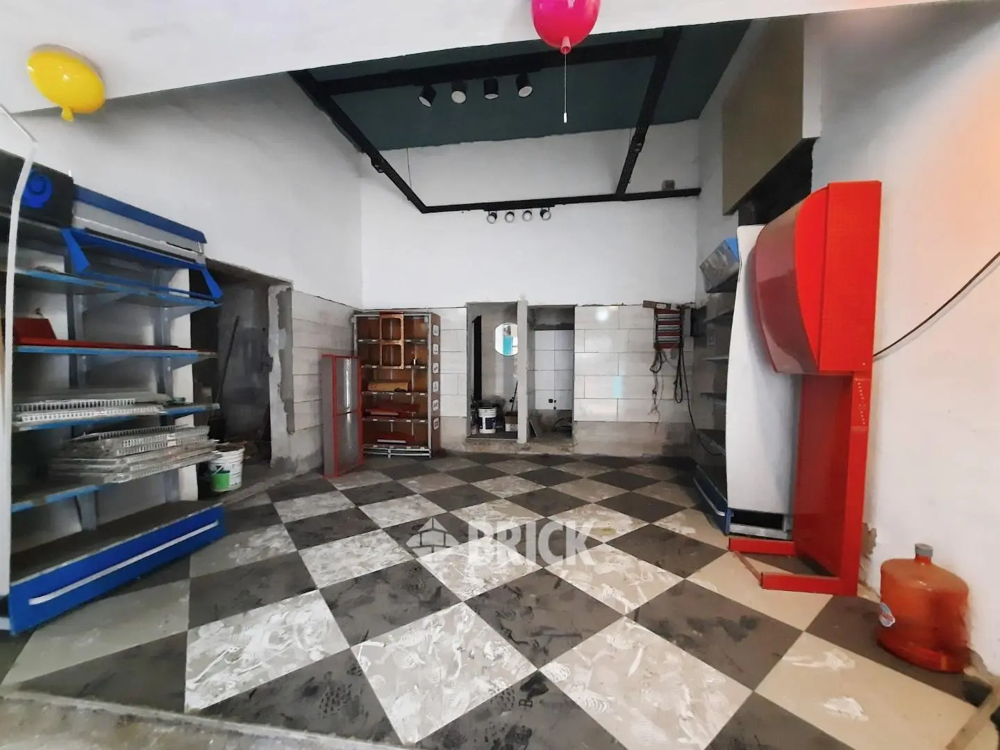 (EN BLOCK) 2 PH LOCAL EN ESQUINA DE 661 M2 TOTALES DE EXISTENCIA EN AV. HIPOLITO YRIGOYEN AL 6600 5