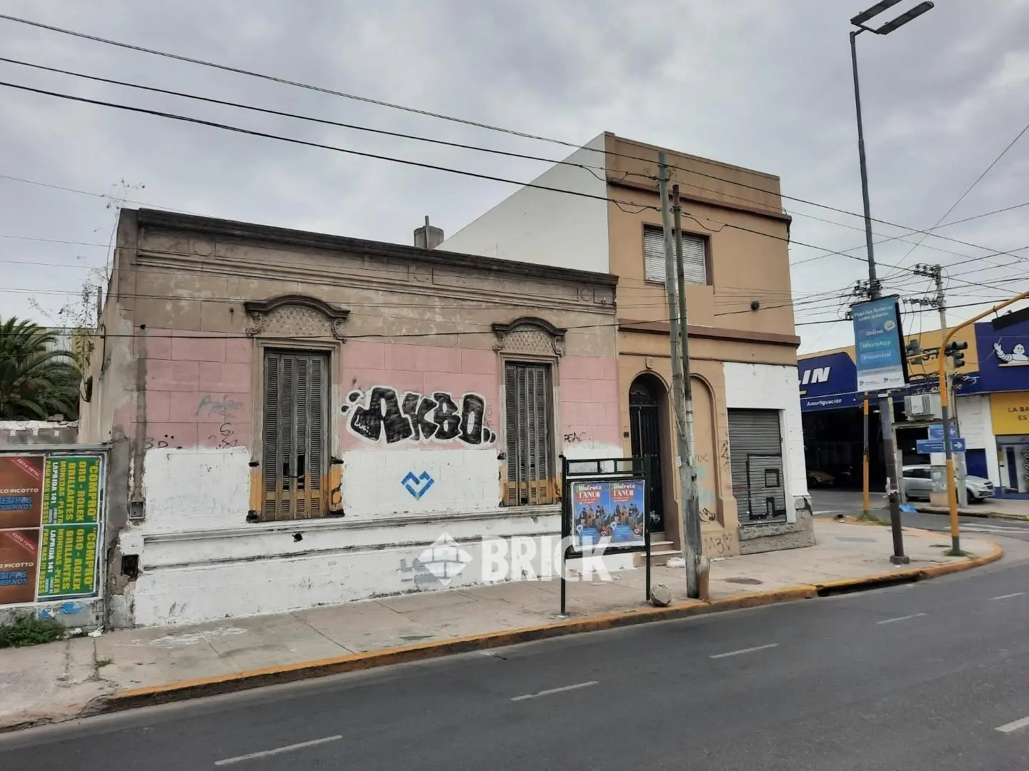 (EN BLOCK) 2 PH LOCAL EN ESQUINA DE 661 M2 TOTALES DE EXISTENCIA EN AV. HIPOLITO YRIGOYEN AL 6600 1