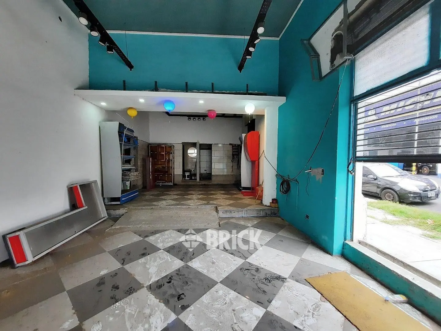 (EN BLOCK) 2 PH LOCAL EN ESQUINA DE 661 M2 TOTALES DE EXISTENCIA EN AV. HIPOLITO YRIGOYEN AL 6600 4