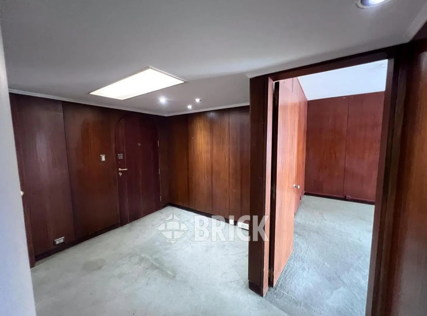 ESPECT OFICINA EN PISO DE 372 M2 EN AV. BELGRANO AL 1300 - 4 COCHERAS 5 BAÑOS COCINA 5