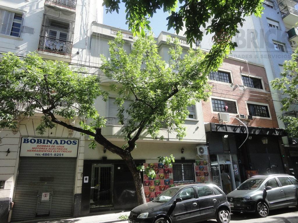 VALENTIN GOMEZ AL 3100 - IMPECABLE BAULERA