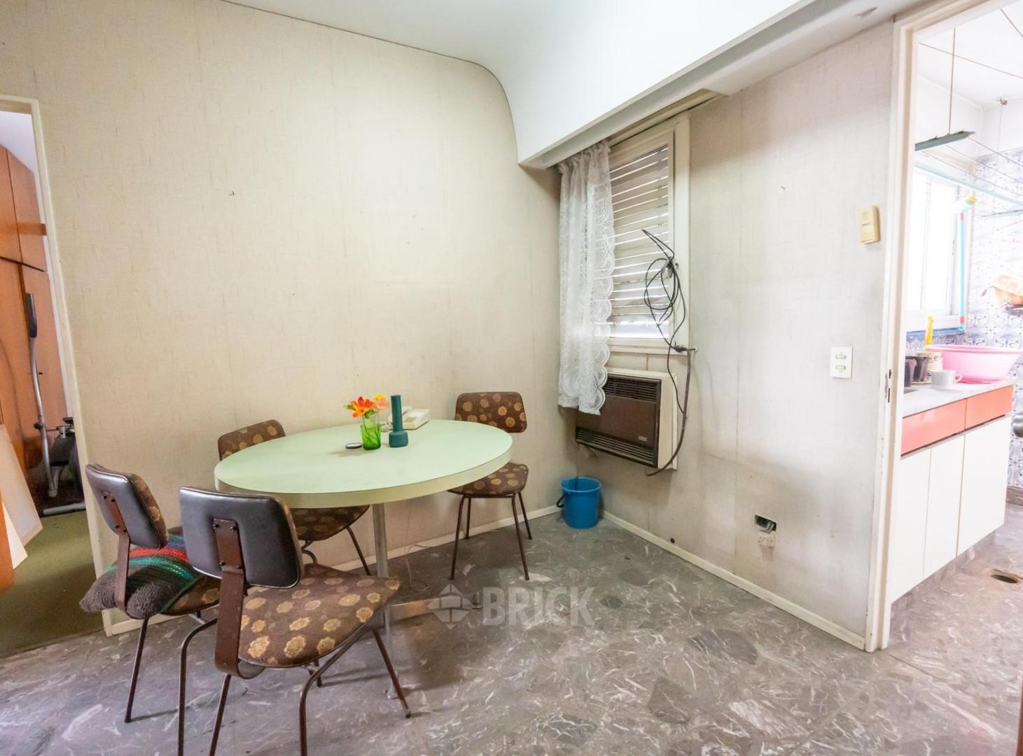 PISO C/DEP EN AYACUCHO Y AV. ALVEAR - FTE Y CFTE COCHERA BAULERA BALCON V/ABIERTA TODO SOL