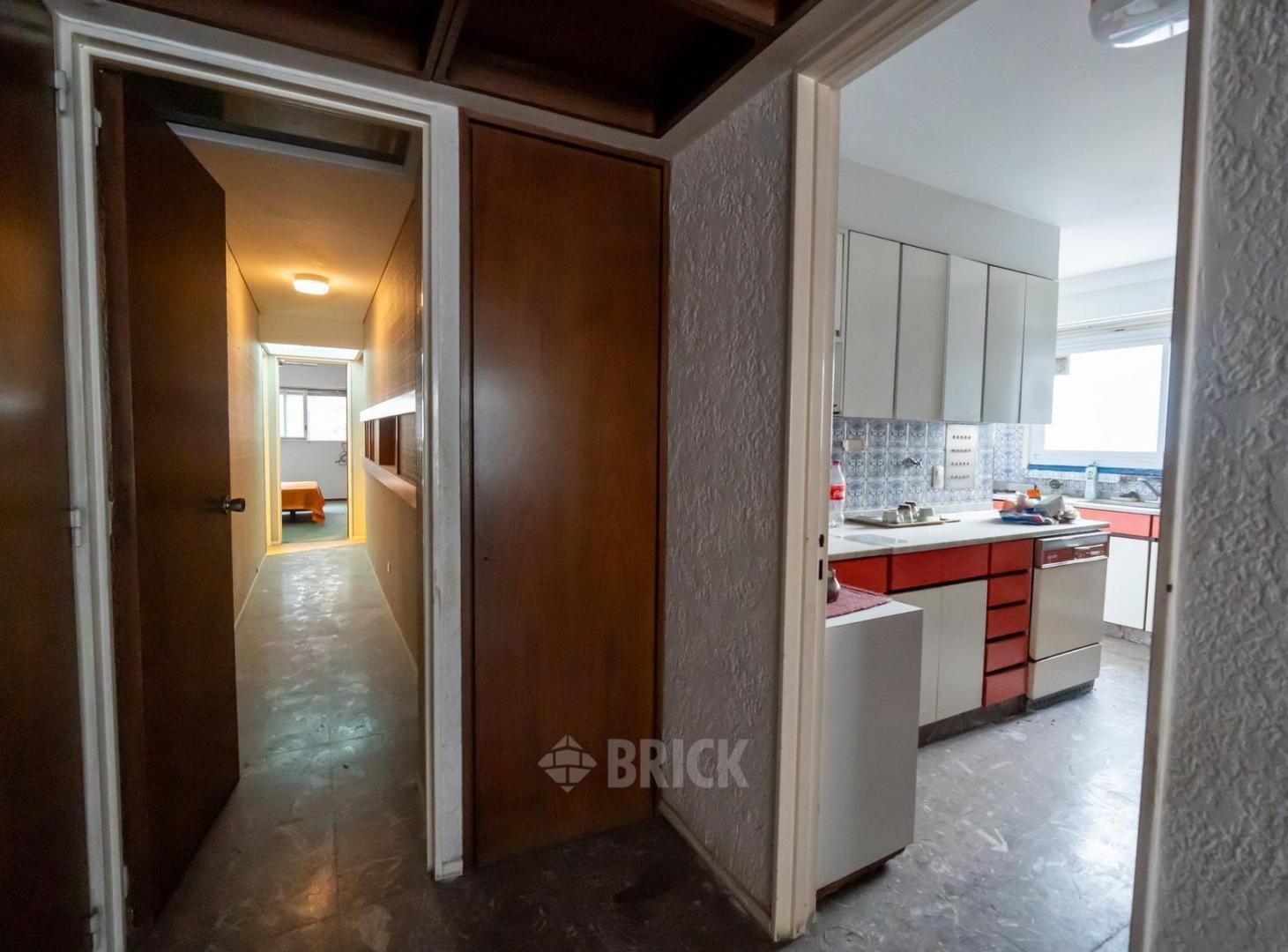 PISO C/DEP EN AYACUCHO Y AV. ALVEAR - FTE Y CFTE COCHERA BAULERA BALCON V/ABIERTA TODO SOL