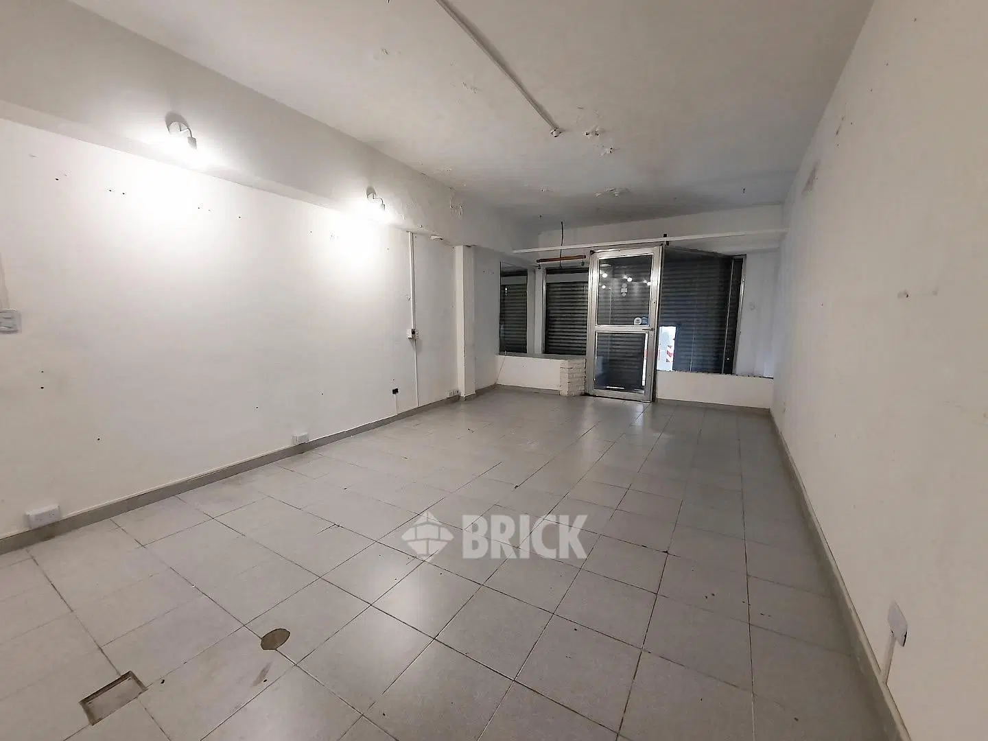LOCAL A LA CALLE EN SARMIENTO AL 1500 - 50 M2 PATIO TOILETTE 4