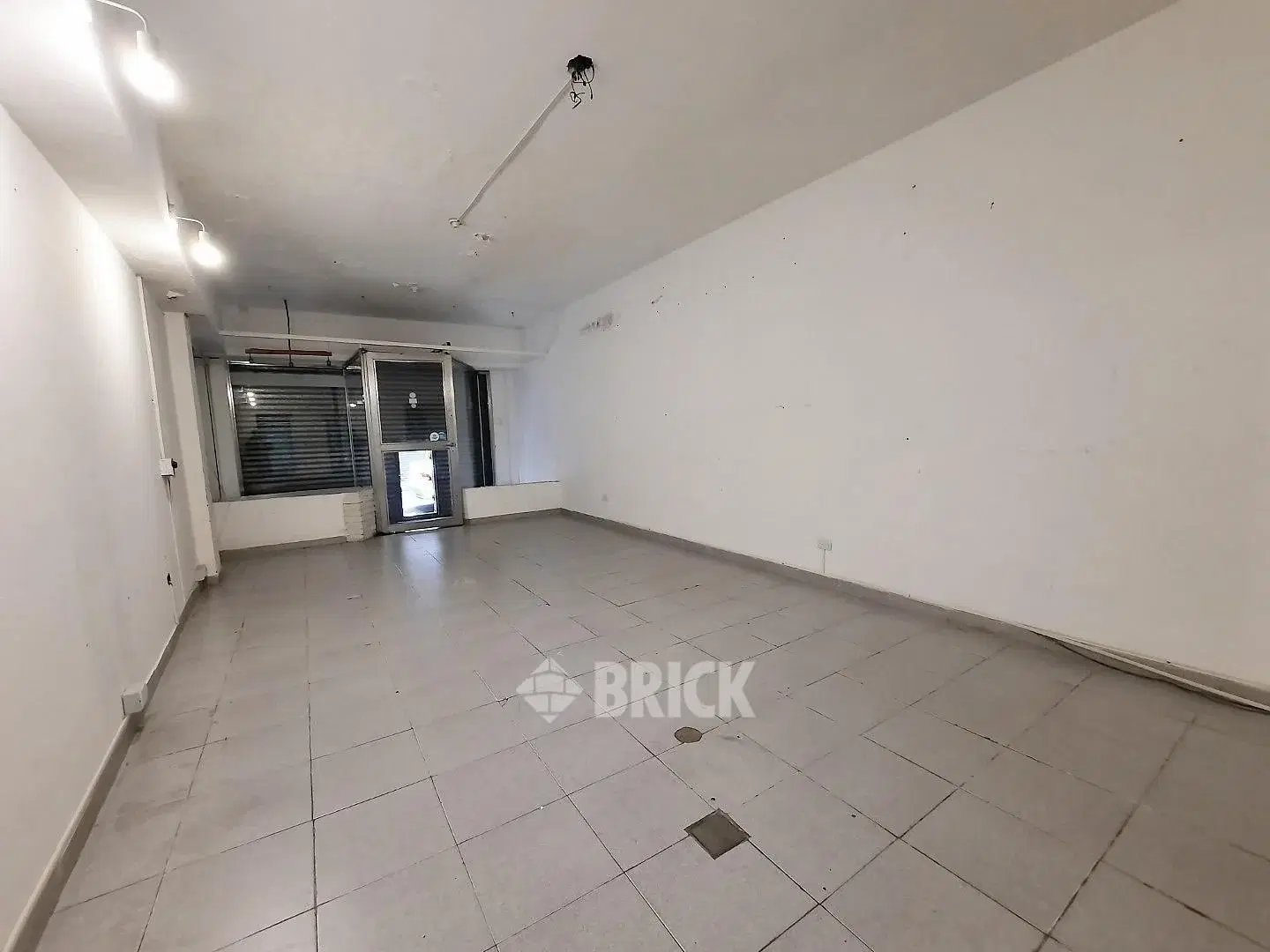 LOCAL A LA CALLE EN SARMIENTO AL 1500 - 50 M2 PATIO TOILETTE 2