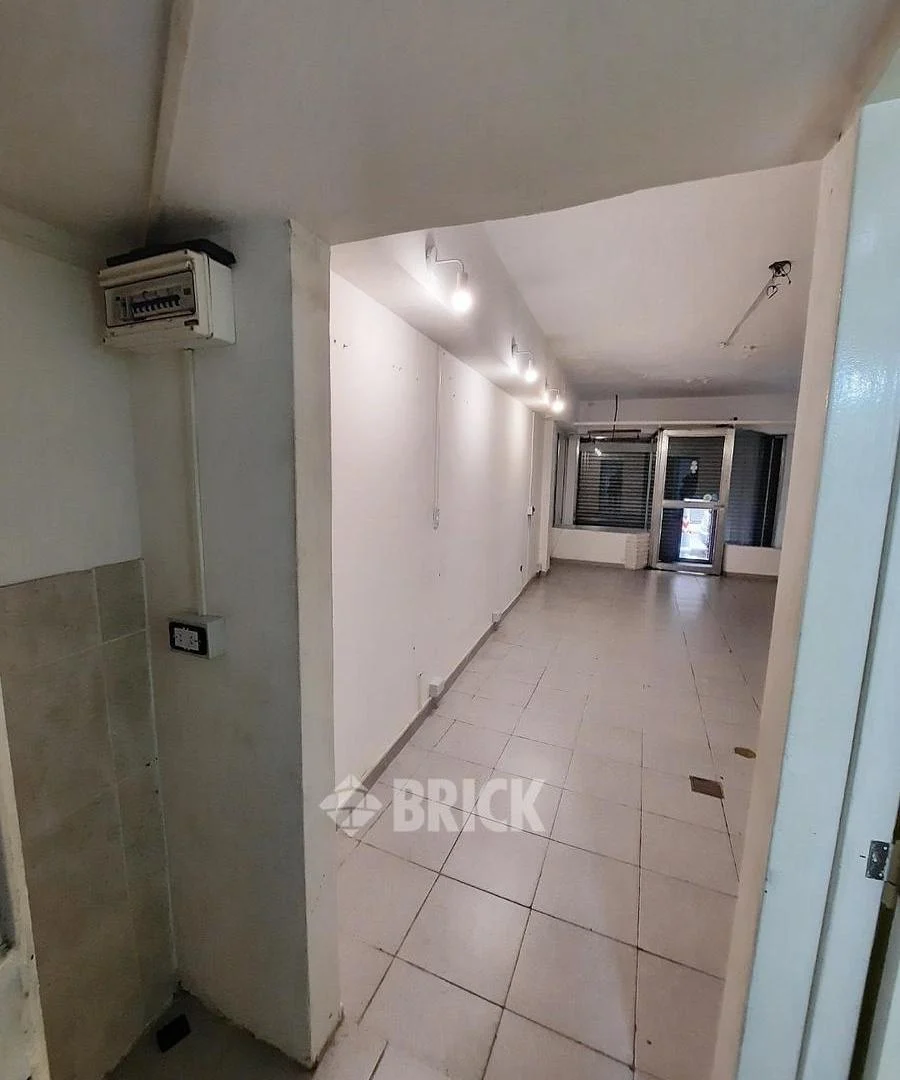 LOCAL A LA CALLE EN SARMIENTO AL 1500 - 50 M2 PATIO TOILETTE