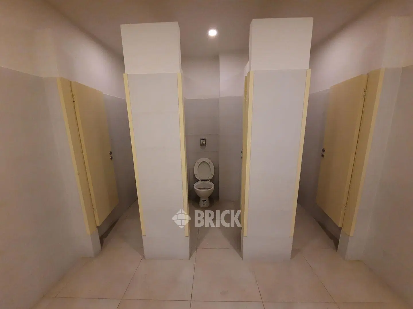 ESPECTACULAR OFICINA EN PLANTA LIBRE DE 364 M2 EN MITRE Y DIAGONAL NORTE - GRAN PATIO 2