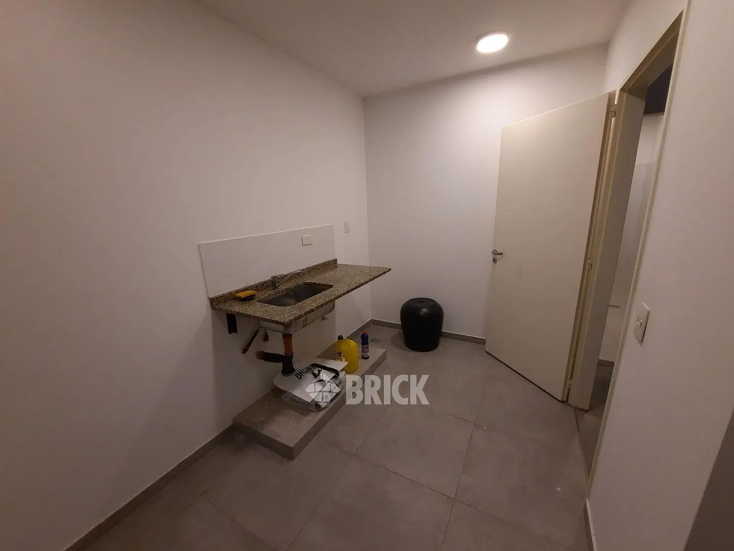 ESPECTACULAR OFICINA EN PLANTA LIBRE DE 364 M2 EN MITRE Y DIAGONAL NORTE - GRAN PATIO 3
