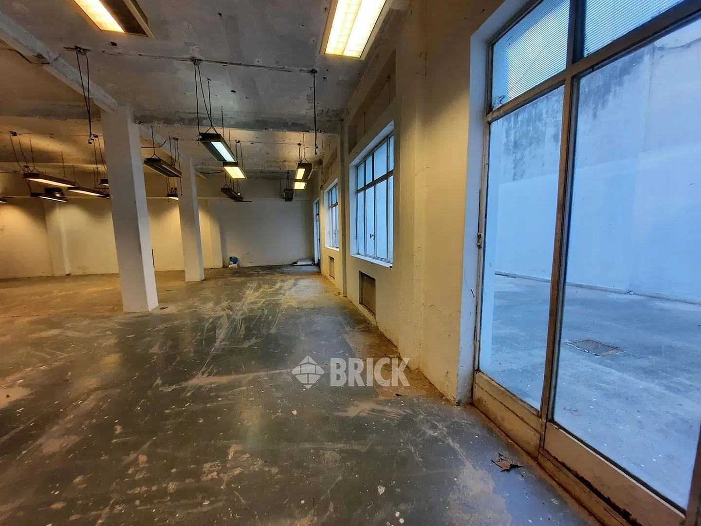 ESPECTACULAR OFICINA EN PLANTA LIBRE DE 364 M2 EN MITRE Y DIAGONAL NORTE - GRAN PATIO 3