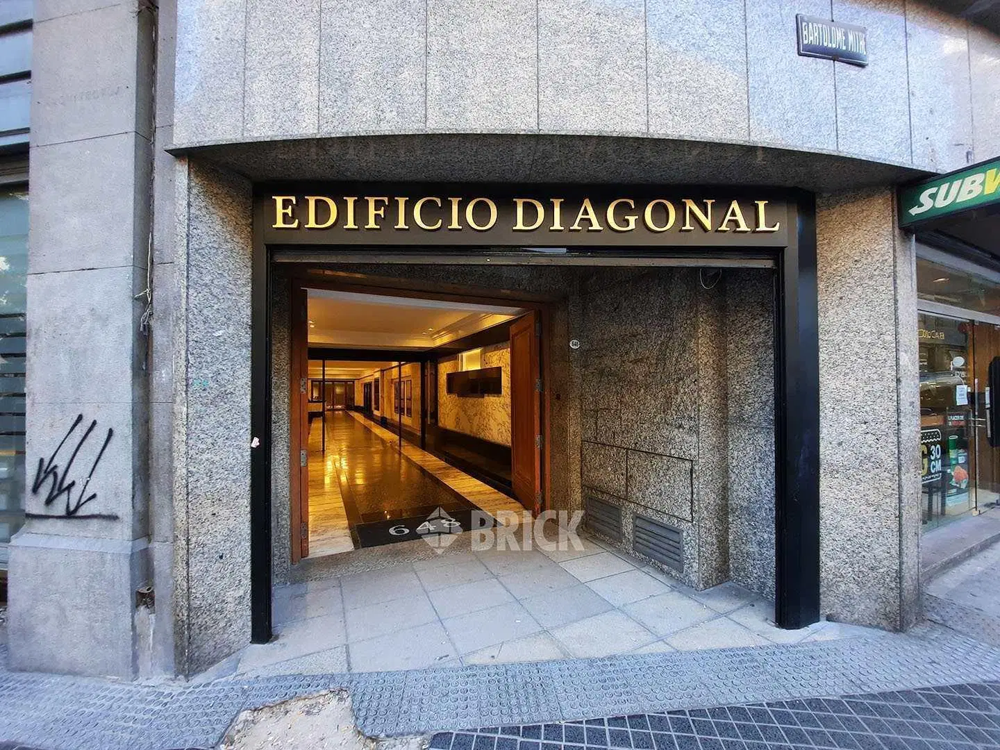 ESPECTACULAR OFICINA EN PLANTA LIBRE DE 364 M2 EN MITRE Y DIAGONAL NORTE - GRAN PATIO 5
