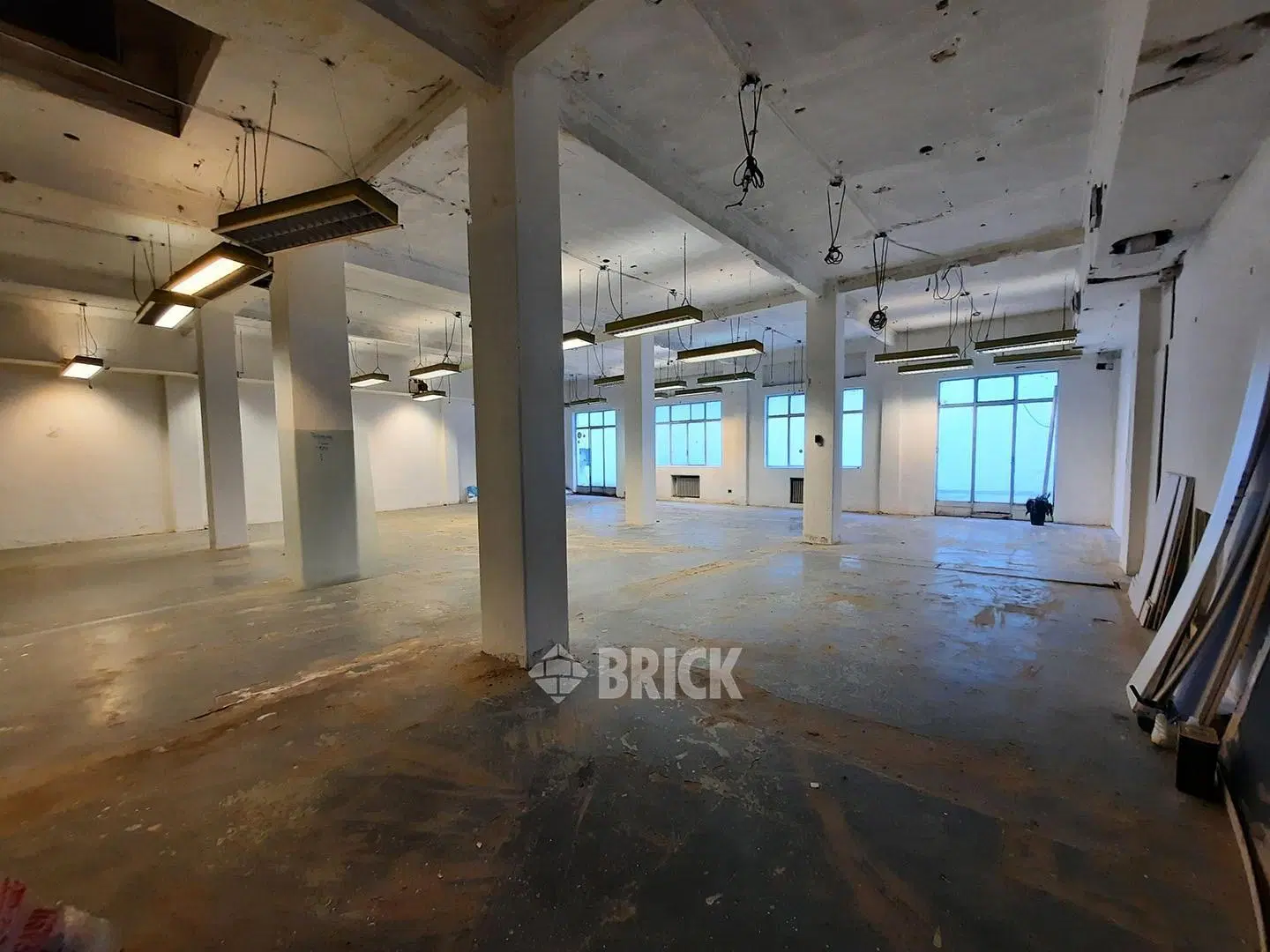 ESPECTACULAR OFICINA EN PLANTA LIBRE DE 364 M2 EN MITRE Y DIAGONAL NORTE - GRAN PATIO 4