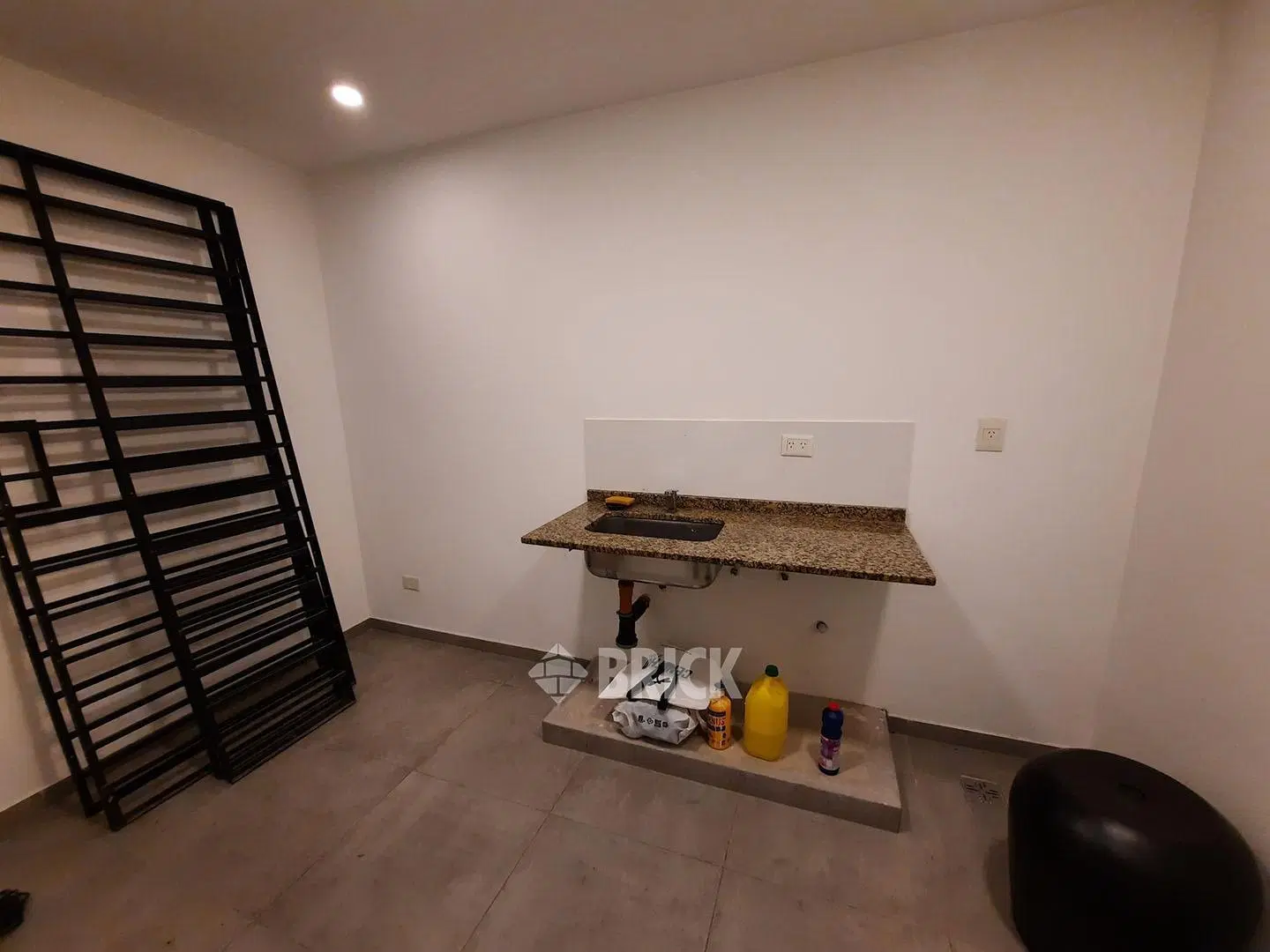 ESPECTACULAR OFICINA EN PLANTA LIBRE DE 364 M2 EN MITRE Y DIAGONAL NORTE - GRAN PATIO 5