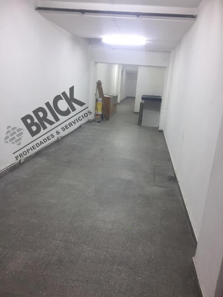 LOCAL A LA CALLE APTO TODO DESTINO EN PASO Y AV. CORDOBA - SOTANO 2 BAÑOS COMPARTIMENTADOS