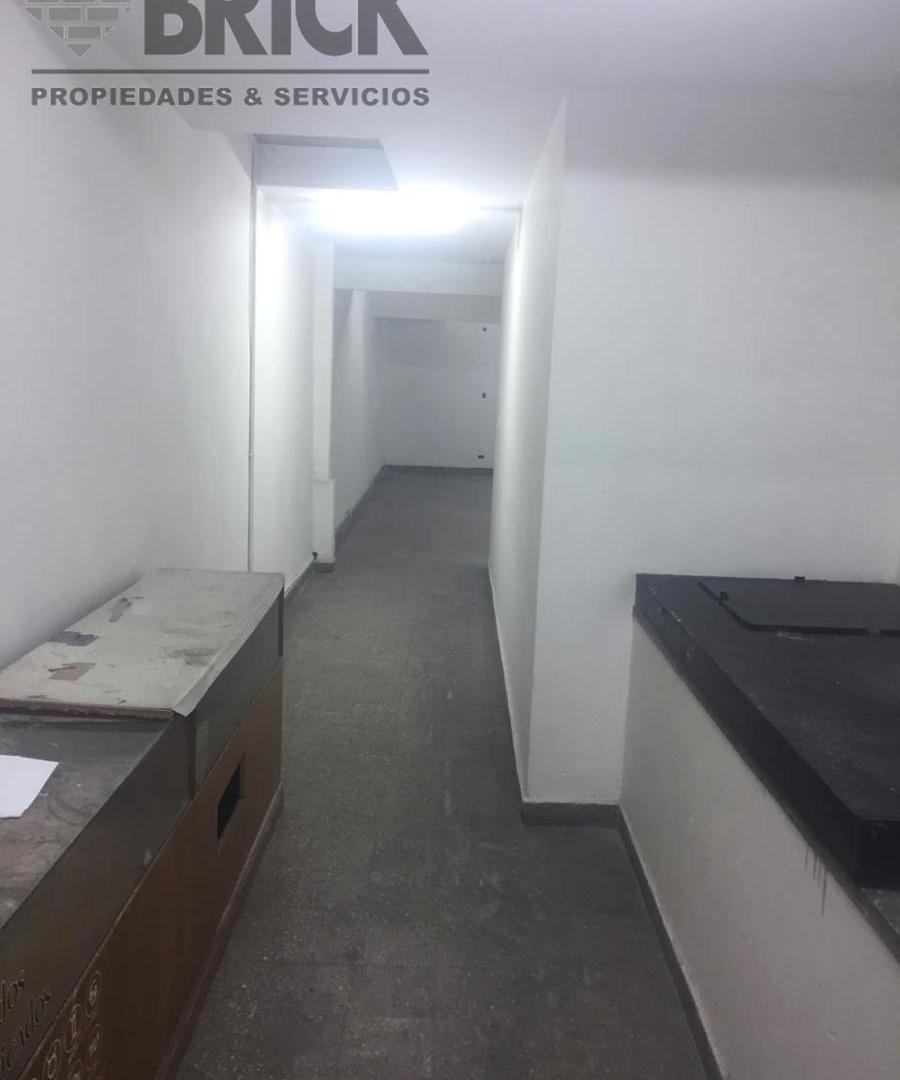 LOCAL A LA CALLE APTO TODO DESTINO EN PASO Y AV. CORDOBA - SOTANO 2 BAÑOS COMPARTIMENTADOS