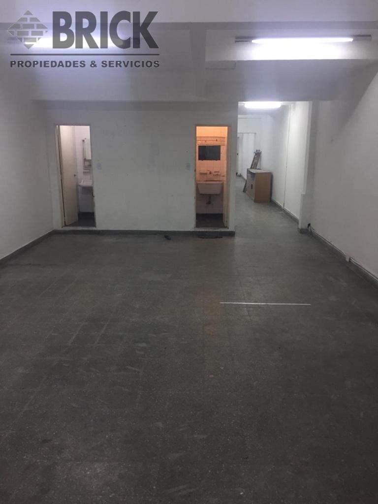LOCAL A LA CALLE APTO TODO DESTINO EN PASO Y AV. CORDOBA - SOTANO 2 BAÑOS COMPARTIMENTADOS