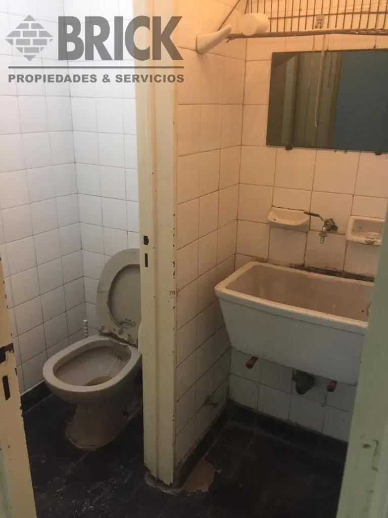 LOCAL A LA CALLE APTO TODO DESTINO EN PASO Y AV. CORDOBA - SOTANO 2 BAÑOS COMPARTIMENTADOS 5