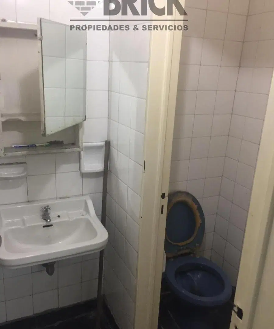 LOCAL A LA CALLE APTO TODO DESTINO EN PASO Y AV. CORDOBA - SOTANO 2 BAÑOS COMPARTIMENTADOS 4