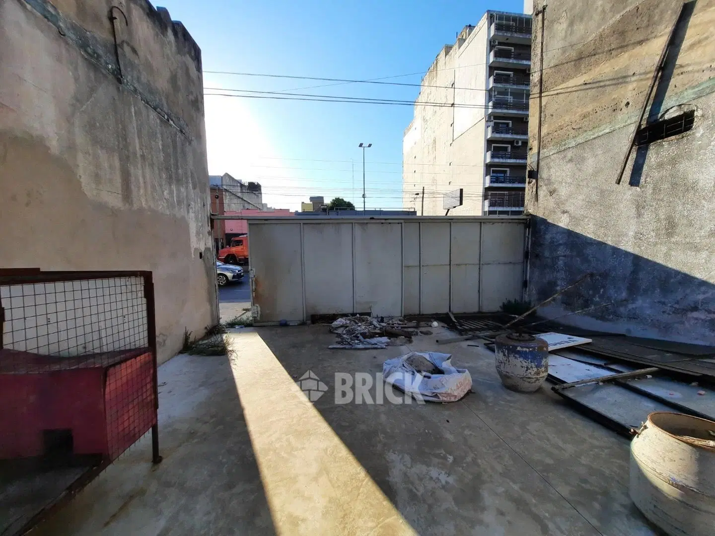 LOTE DE 8.66X22 METROS EN AV. HIPOLITO YRIGOYEN AL 6600 - 191 M2 DE SUPERFICIE 4