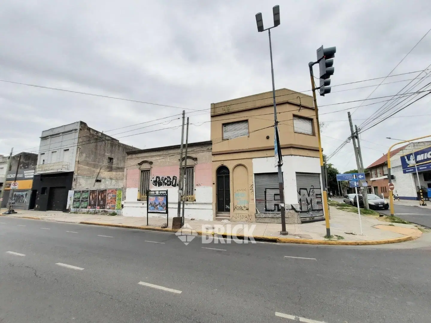 LOTE DE 8.66X22 METROS EN AV. HIPOLITO YRIGOYEN AL 6600 - 191 M2 DE SUPERFICIE 5