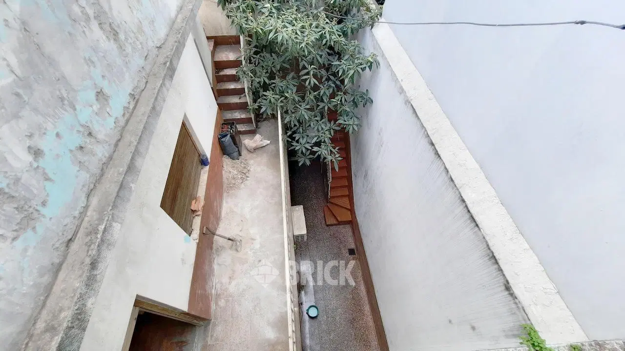 LOTE DE 8.84X15.27 METROS EN BOGOTA AL 300 - A CONSTRUIR 1.312 M2 4