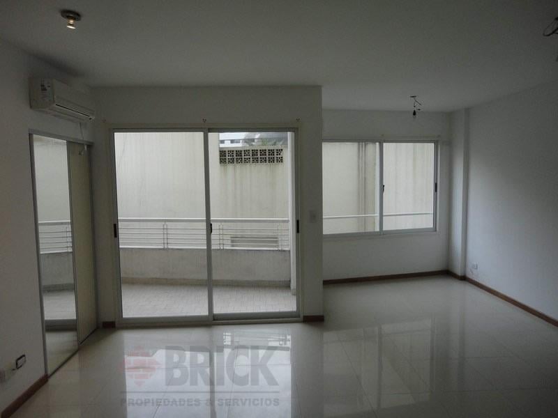 SEMIPISO DIVISIBLE EN ACHAVAL AL 300 - IMPECABLE BALCON TODO SOL APTO PROFESIONAL