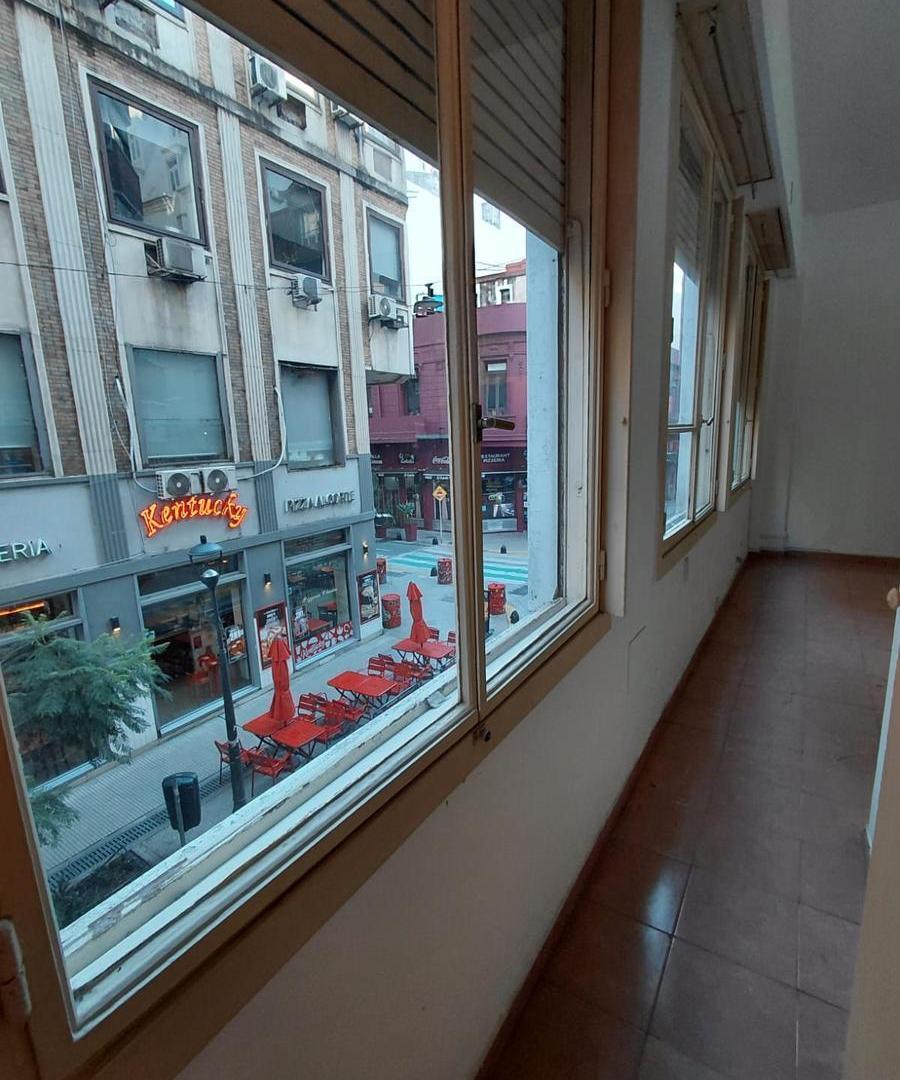 Foto de PARAGUAY Y FLORIDA - TODO AL FRENTE 38 M2 IMPECABLE TODO SOL, imagen 3