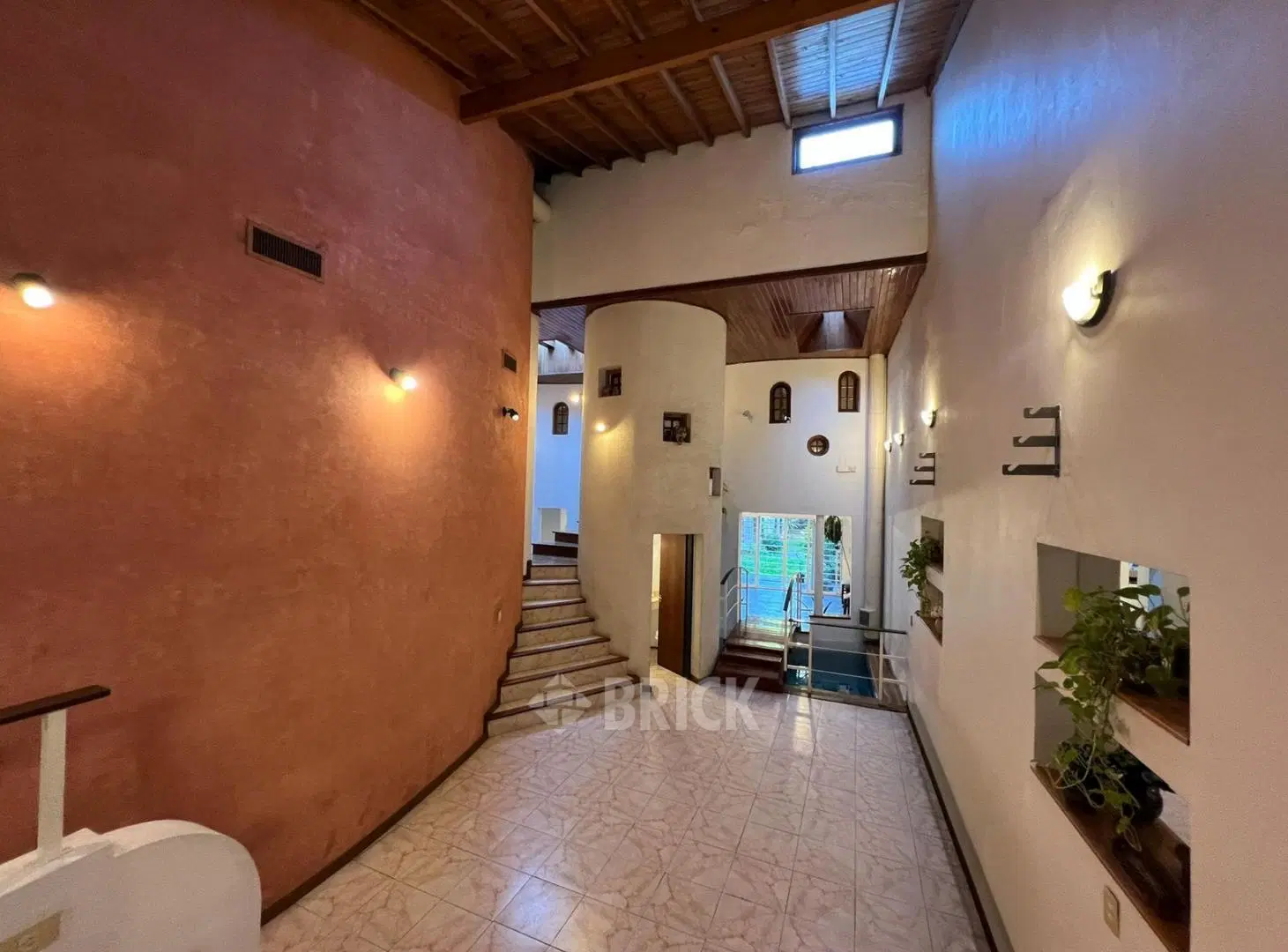 ESPECT CASA EN COCHABAMBA AL 2700 - GARAGE P/2 AUTOS ESPECT PISCINA CLIMATIZADA JARDIN PTIO QUINCHO 1
