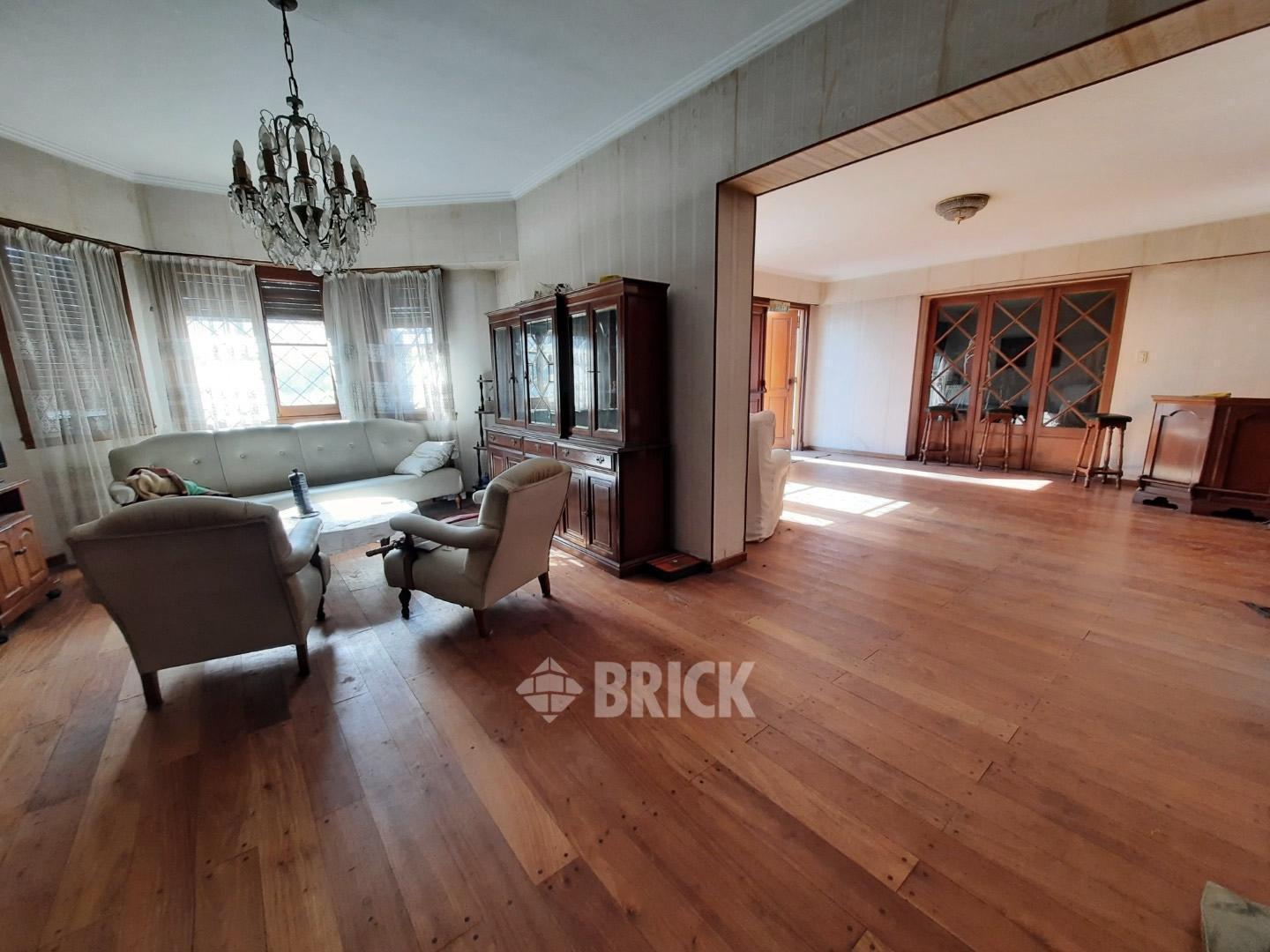 Foto de ESPECTACULAR CHALET EN SAENZ AL 800 - 500 M2 CUBIERTOS GRAN PQUE QCHO, imagen 5
