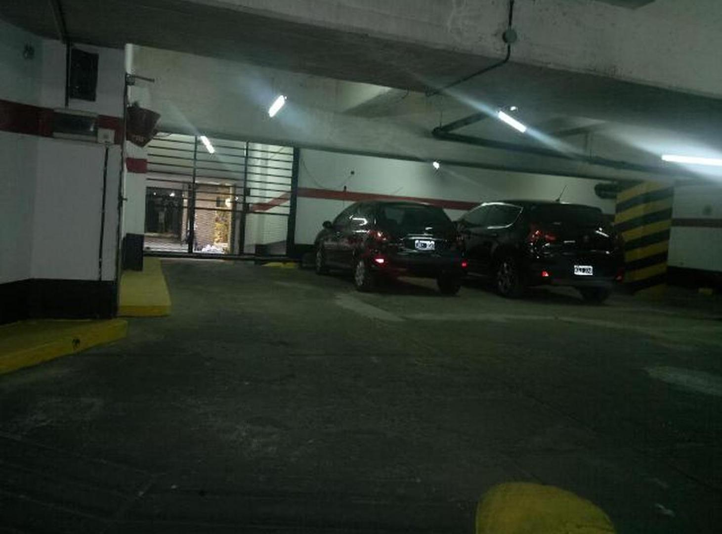 Foto de COCHERA FIJA CUBIERTA EN SUIPACHA Y AV. CORDOBA, imagen 1