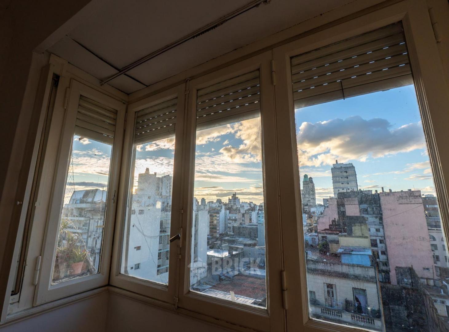Foto de AV. RIVADAVIA AL 2500 - FRENTE IMPECABLE VISTA ABIERTA TODO SOL APTO, imagen 4