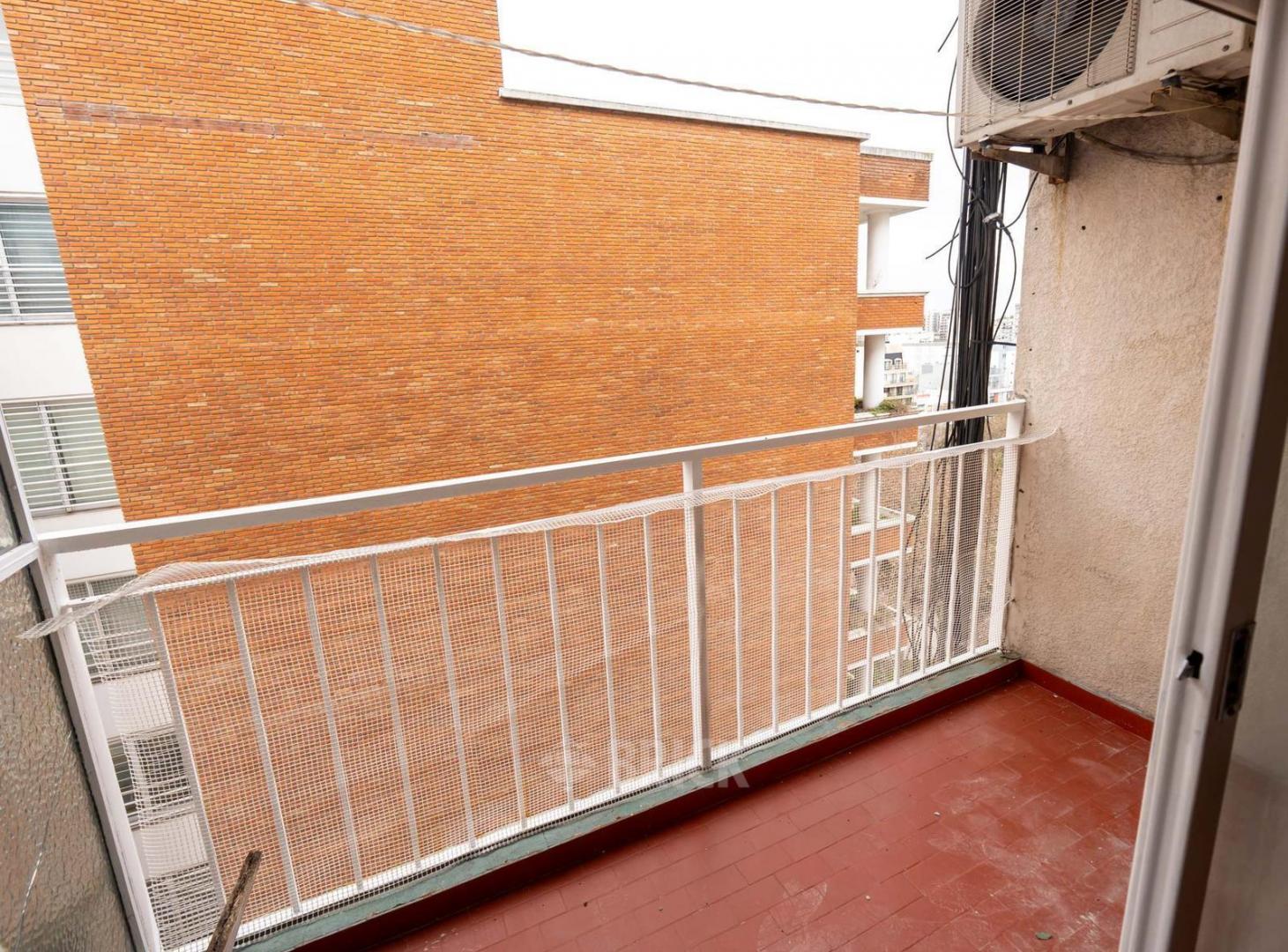Foto de AV. AVELLANEDA AL 1800 - IMPECABLE BALCON TODO SOL, imagen 5