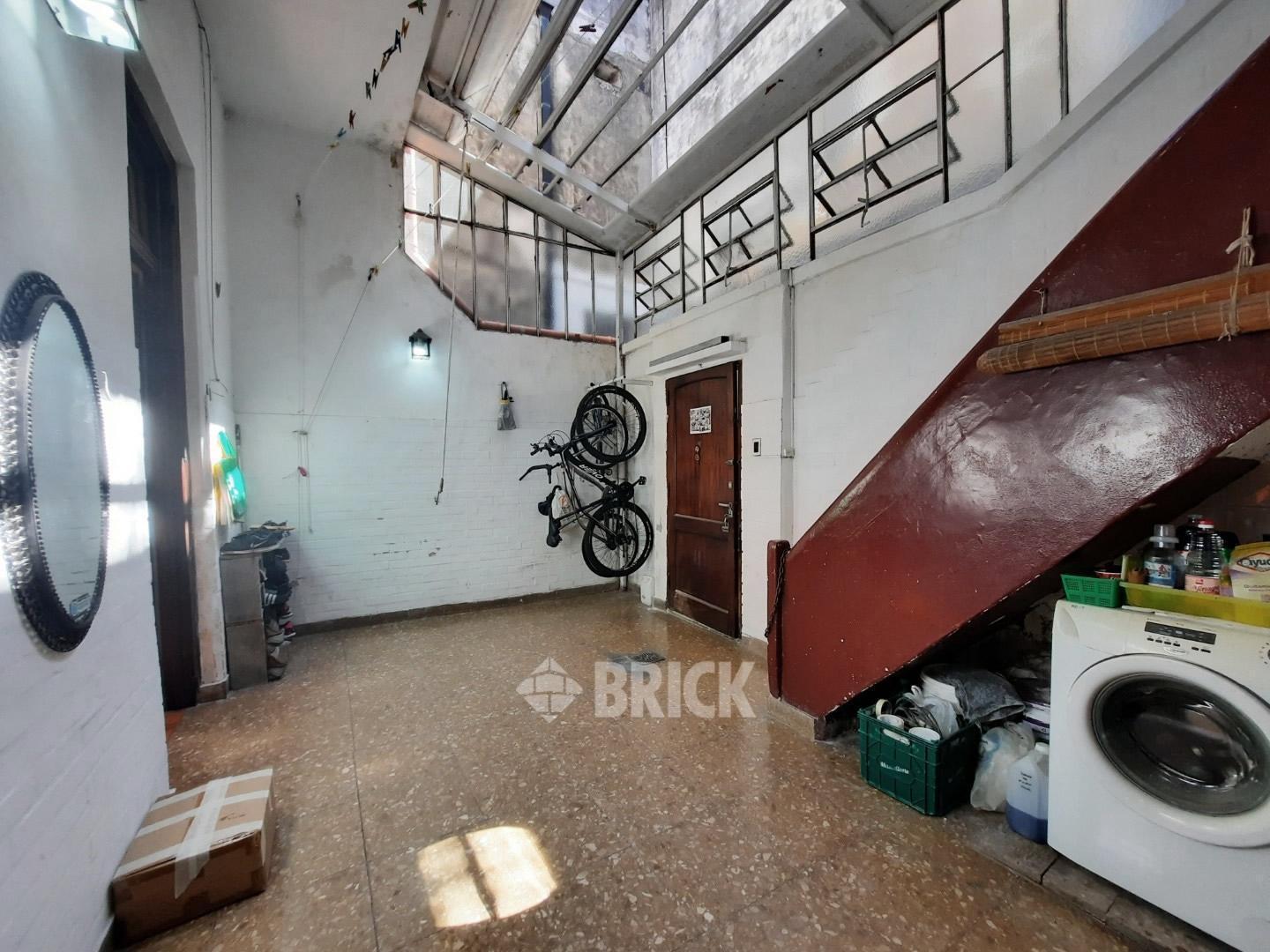 Foto de PH SIN EXPENSAS EN AV. BELGRANO AL 3300 - TODO A NUEVO 74 M2 PATIO, imagen 4