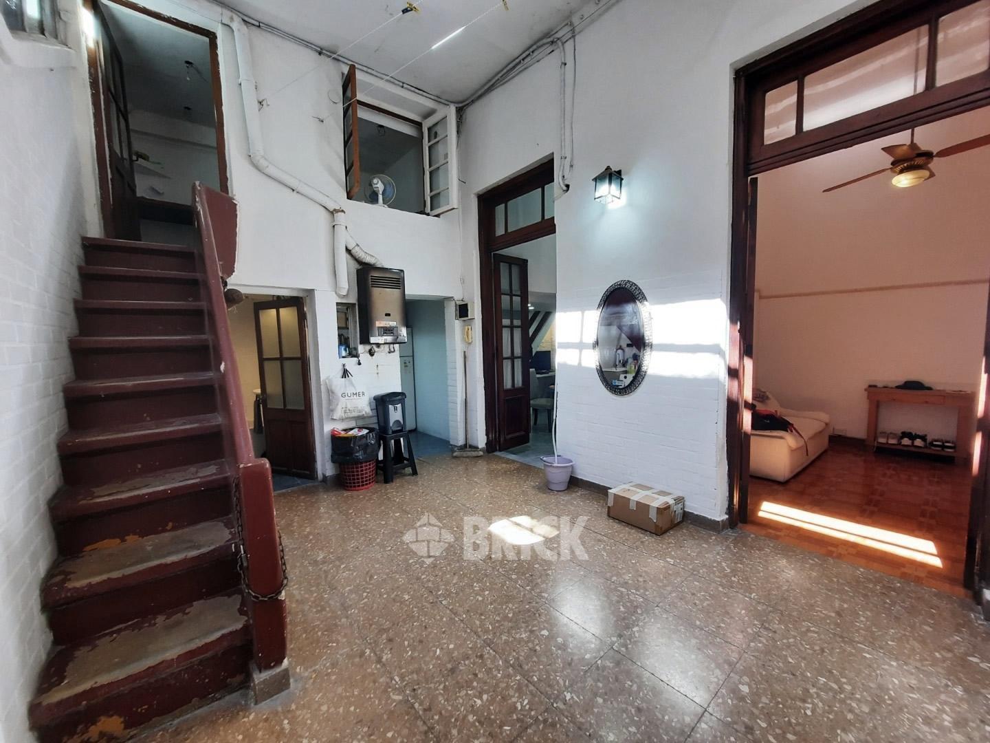 Foto de PH SIN EXPENSAS EN AV. BELGRANO AL 3300 - TODO A NUEVO 74 M2 PATIO, imagen 3