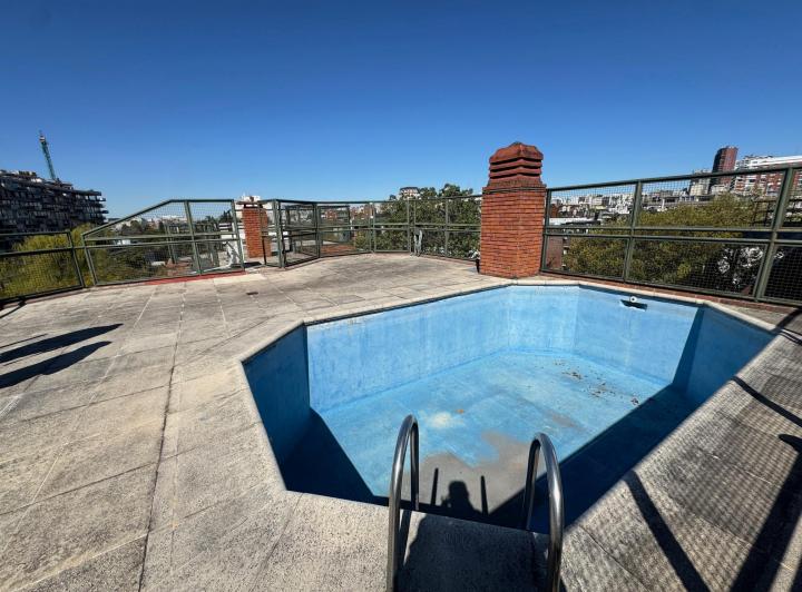 Jardín,Pileta,Parrilla. 5 Dormitorios en Suite,2 cocheras Fijas. 1