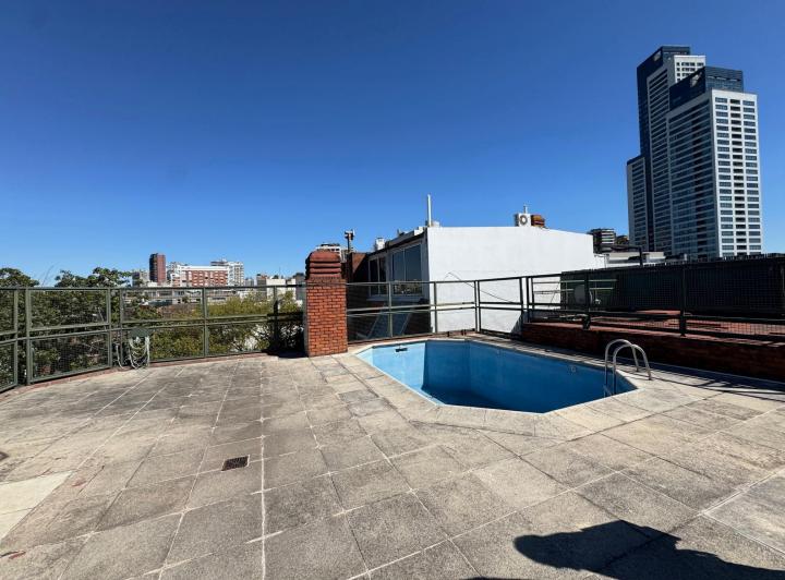 Jardín, Pileta, Parrilla. 5 Dorm. en Suite,2 Cocheras Fijas. 4