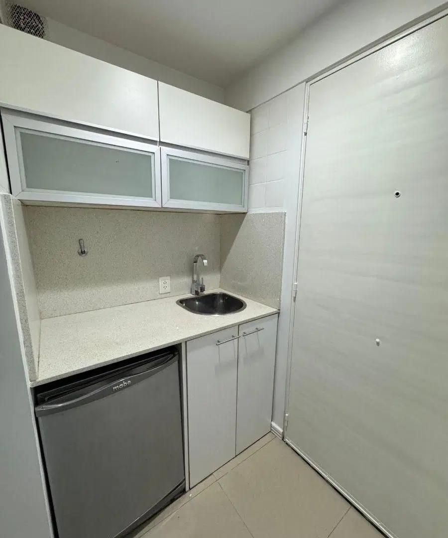 Despacho, Recepción, 1 Baño. 5