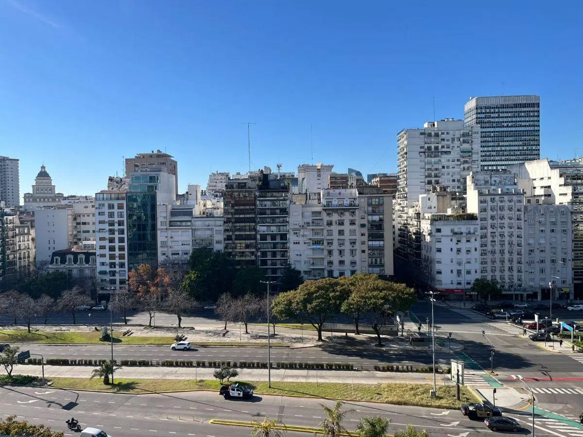 Edificio de Categoría !IMPECABLE, Techos Altos, Muy Luminoso,3/4 Dormitorios, Escritorio, Toilette. 4