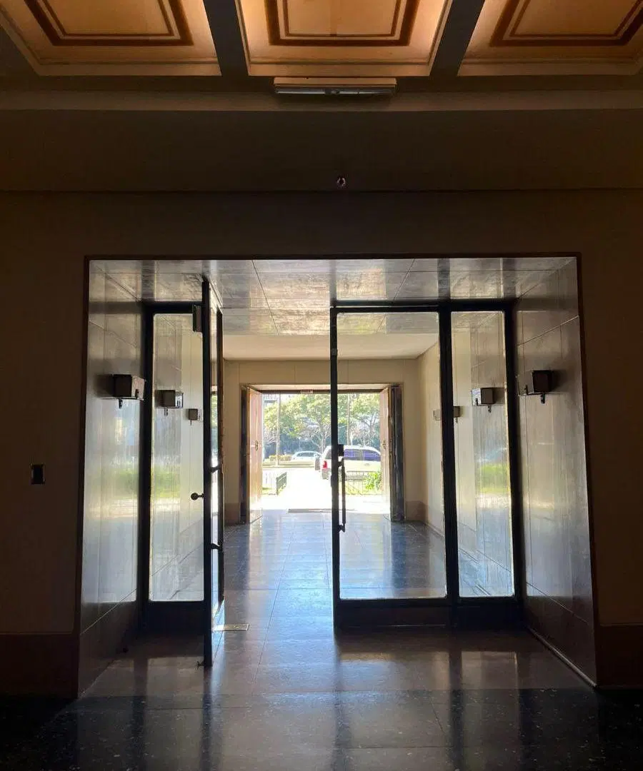 Edificio de Categoría !IMPECABLE, Techos Altos, Muy Luminoso,3/4 Dormitorios, Escritorio, Toilette. 5