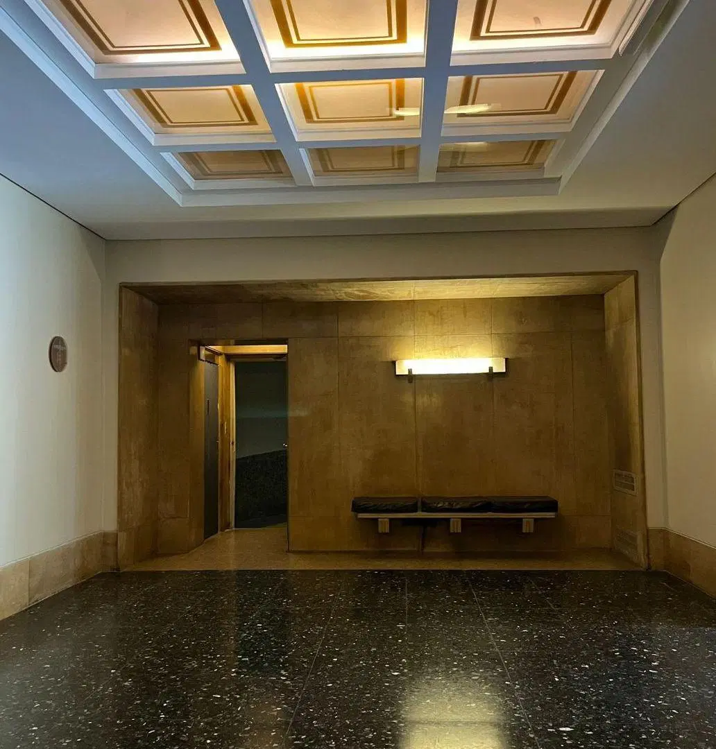 Edificio de Categoría!,impecable, Techos Altos, Muy Luminoso,3/4 Dorm., Escritorio, Toilette. 7