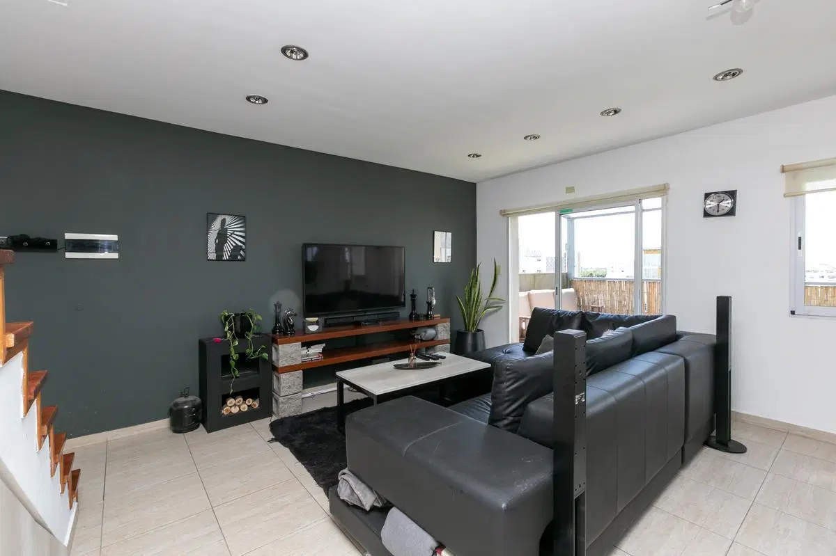 Venta Departamento 3 ambientes con cochera Villa Ballester .- 1