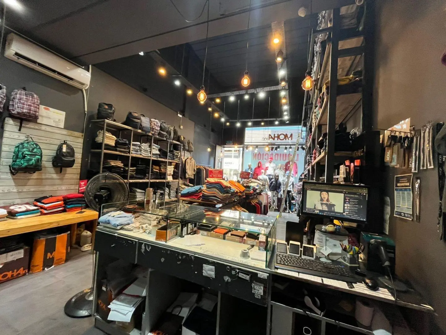 Local en excelente zona comercial de grandes dimensiones!! 4