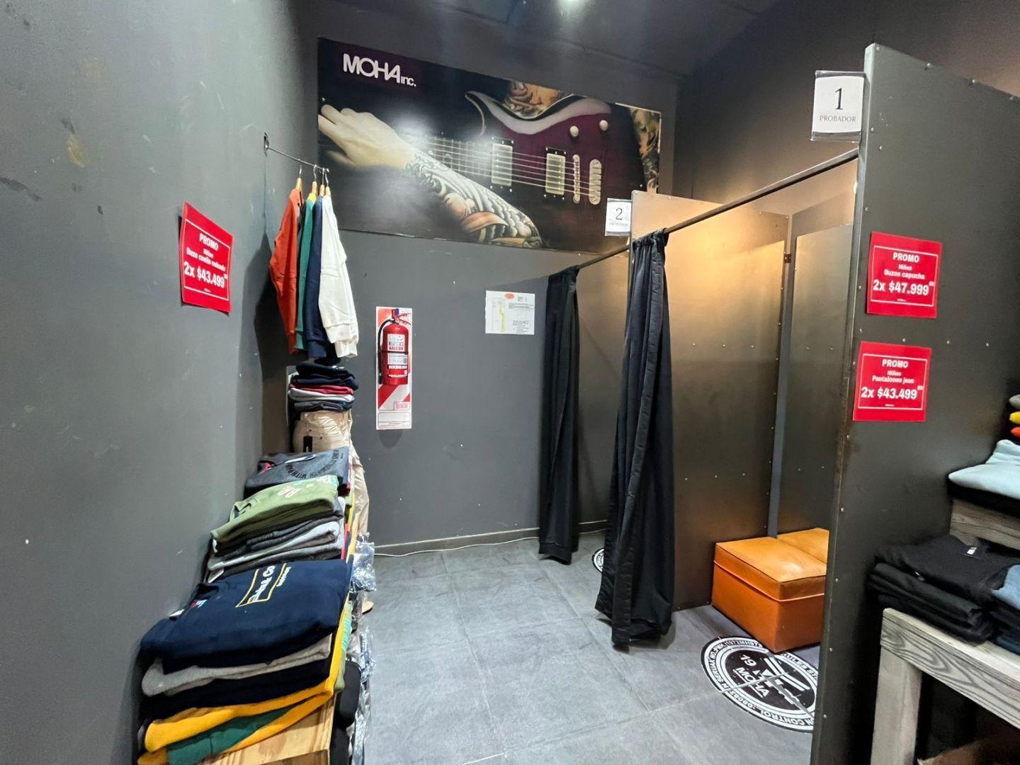 Foto de Local en excelente zona comercial de grandes dimensiones!!, imagen 1
