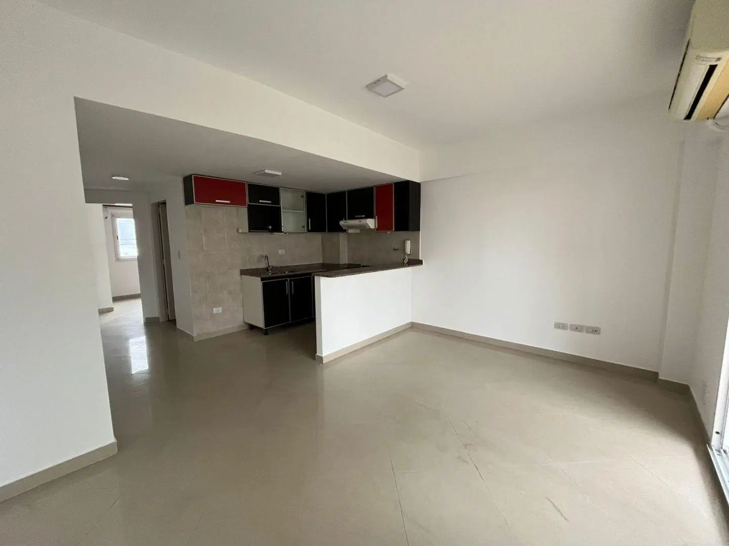 Amplio dos ambientes con balcón en Villa Santa Rita 3