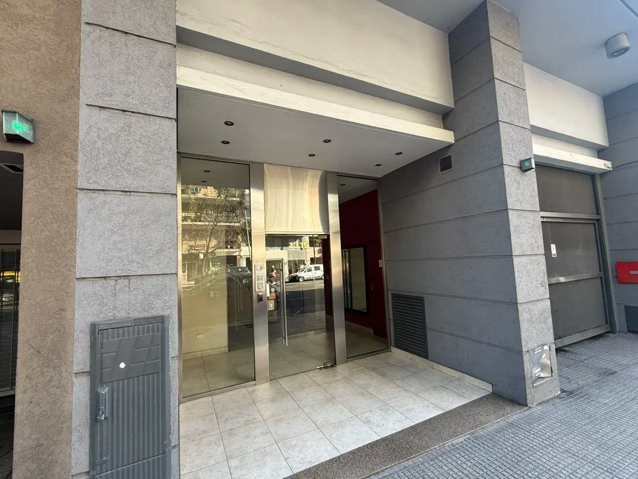 2 ambientes con balcón en Cid Campeador 2