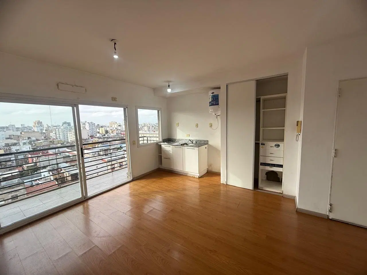 Luminoso y Hermoso Monoambiente c/ Balcón - Zona H. Garrahan 2