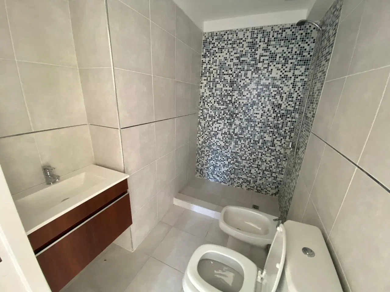 Hermoso 3 amb al frente 2 baños completos 5