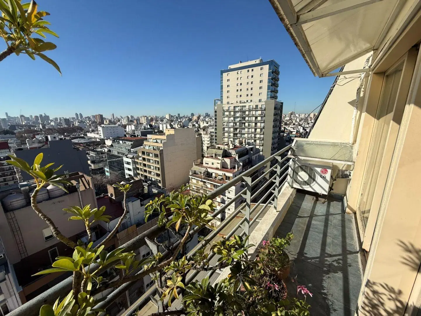 imperdible 2 ambientes con balcón en torre 2